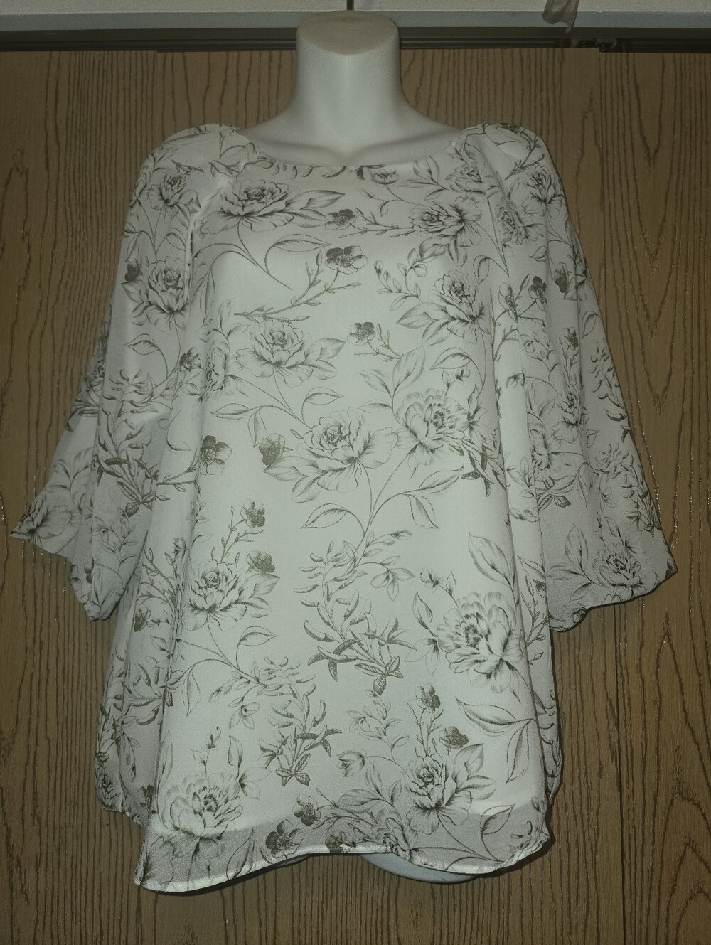 Premise White Floral Tunic Top with Gray Botanical Print Medium